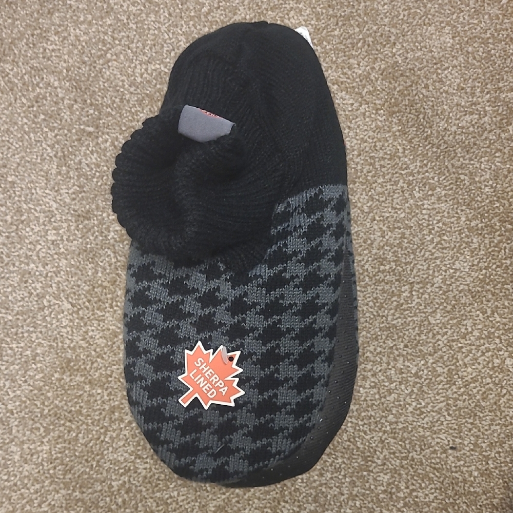 NWT Sherpa Lined Black and Gray Knit Slippers - Picture 2 of 9